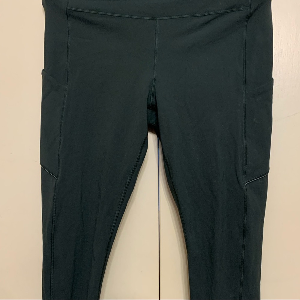 Deep hunter green Lululemon leggings